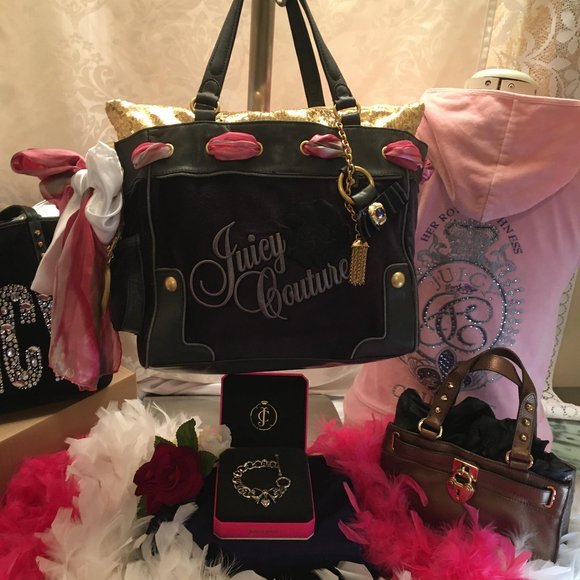 Juicy Couture Handbags - RARE vintage juicy couture velvet DAY DREAMER purse and bracelet set!